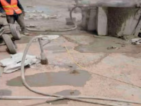 临高水泥混凝土路面板底注浆技术 路面脱空注浆整治方案