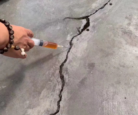 临高混凝土裂缝修补技术详解​